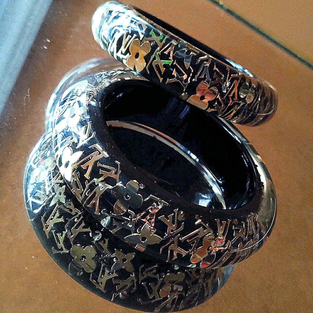 💫SOLD 
LOUIS VUITTON INCLUSION BANGLE SET
*will sell separately@right offer♥️